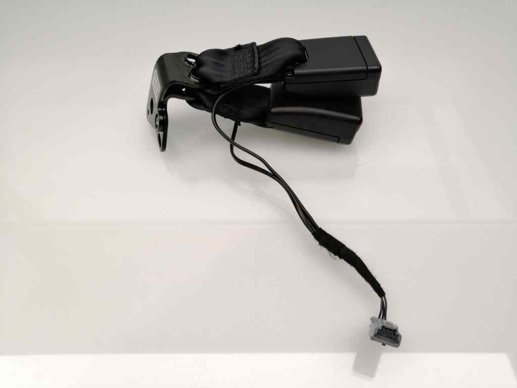 Rear Seatbelt Pretensioner Left RENAULT CLIO IV
