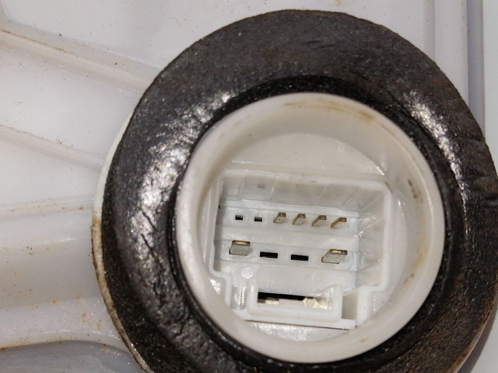 Fechadura da porta dianteira esquerda TOYOTA HILUX (GUN1)