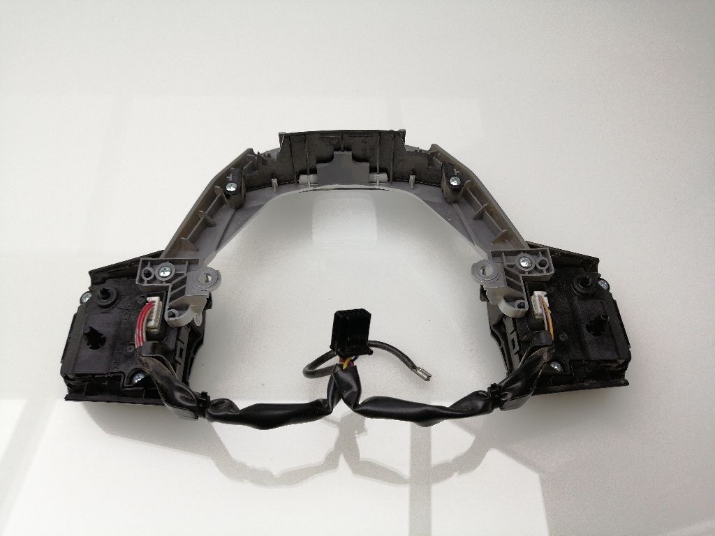 Commande au volant TOYOTA HILUX (GUN1)