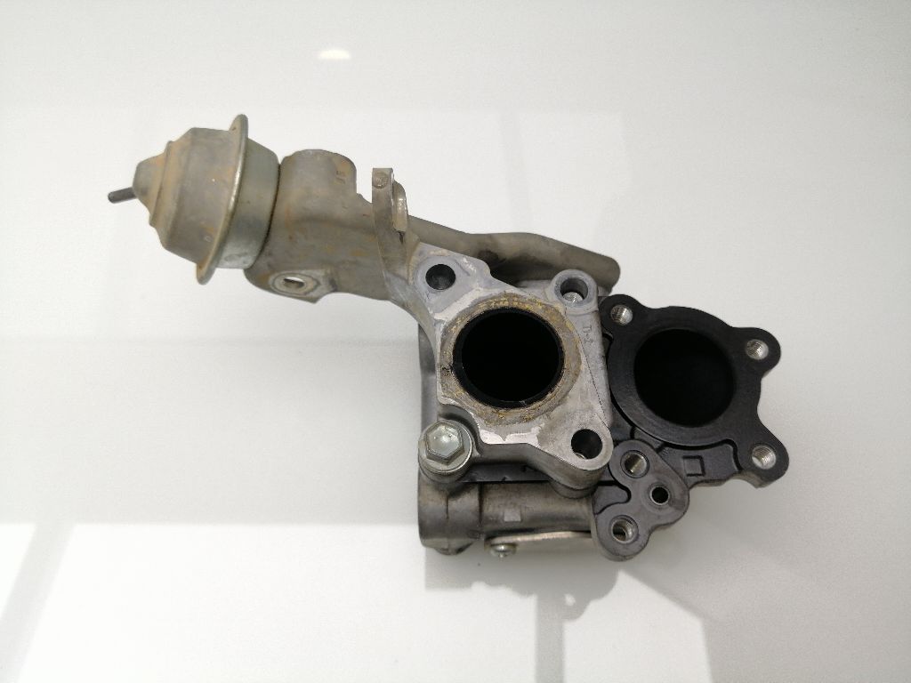 EGR valve TOYOTA HILUX (GUN1)