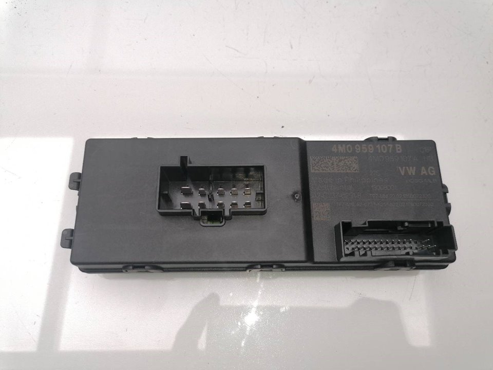 Electronic Control Module AUDI A4 AVANT (8W5)