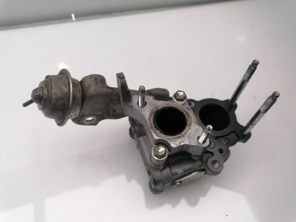 EGR valve TOYOTA HILUX (GUN1)