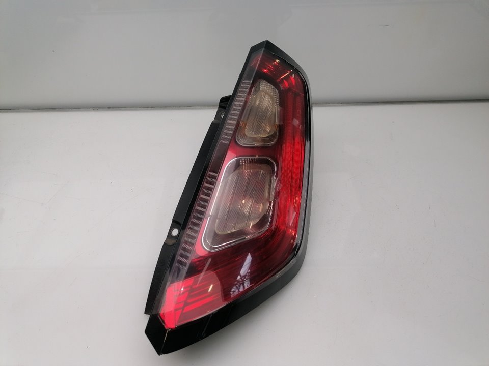 Feu arrière droit FIAT PUNTO (199)