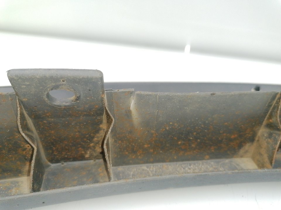 Saia lateral dianteira esquerda NISSAN TERRANO II (R20)