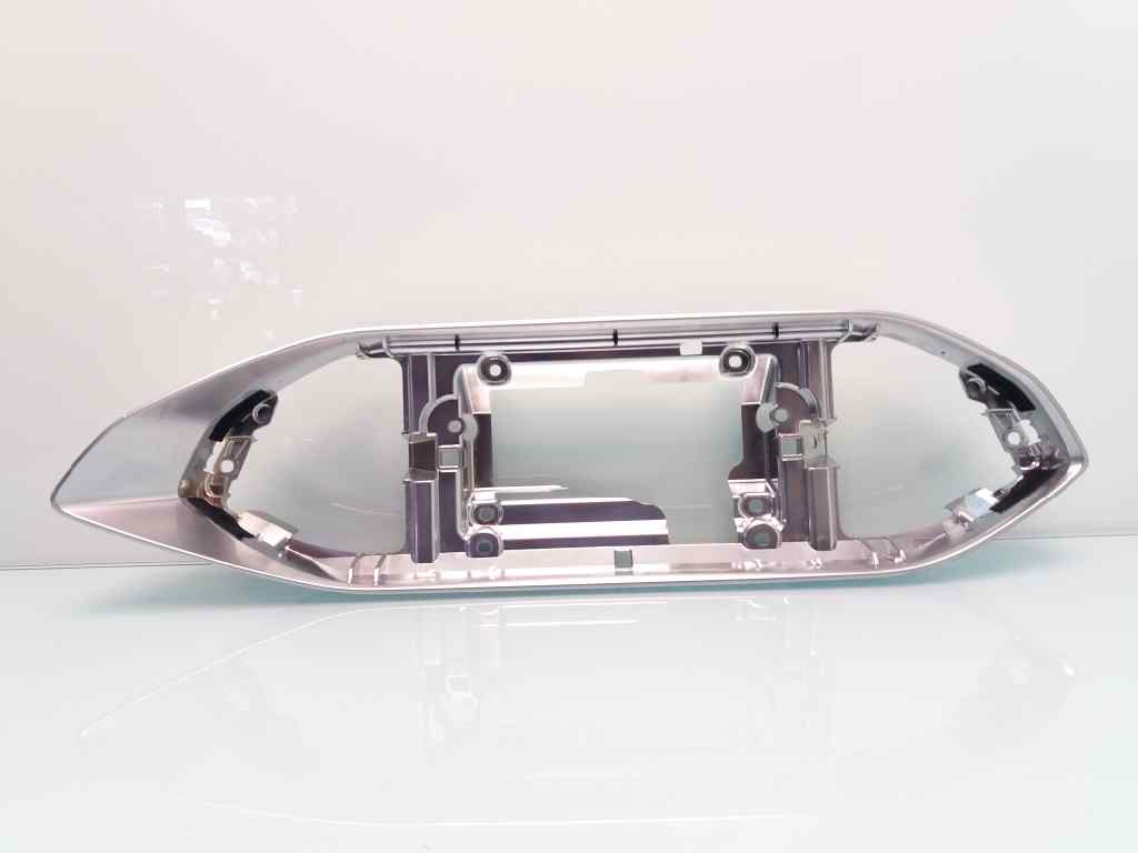 PLASTICO PEUGEOT 308
