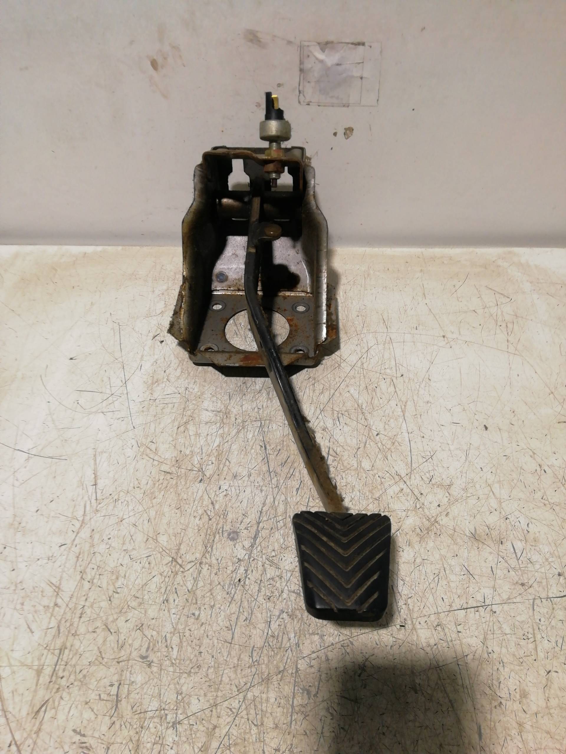 Pedal do freio MITSUBISHI MONTERO (V20/V40)