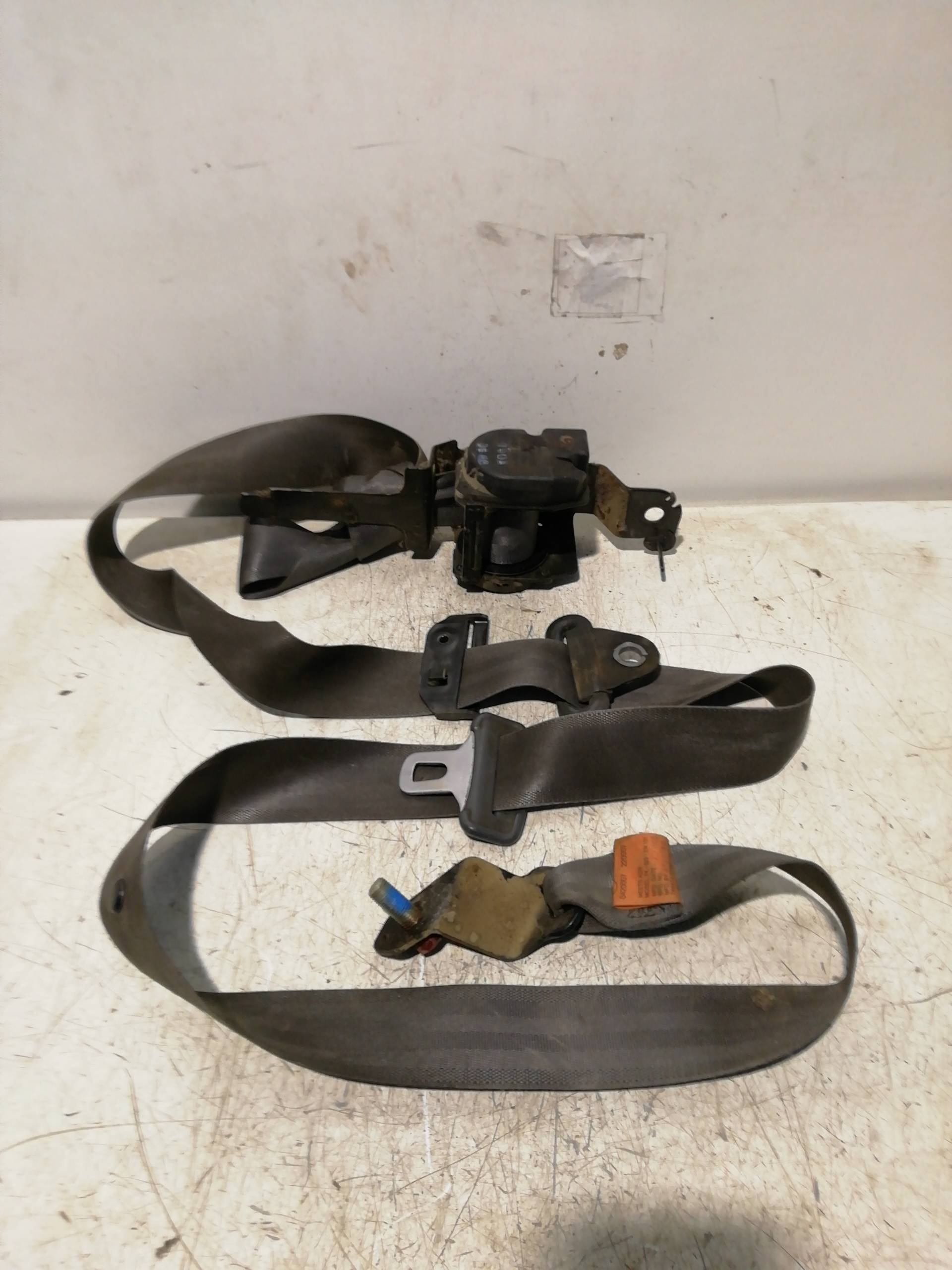 Front left seat belt MITSUBISHI MONTERO (V20/V40)
