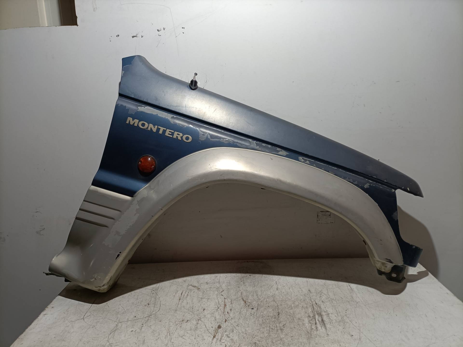 Aile avant droite MITSUBISHI MONTERO (V20/V40)