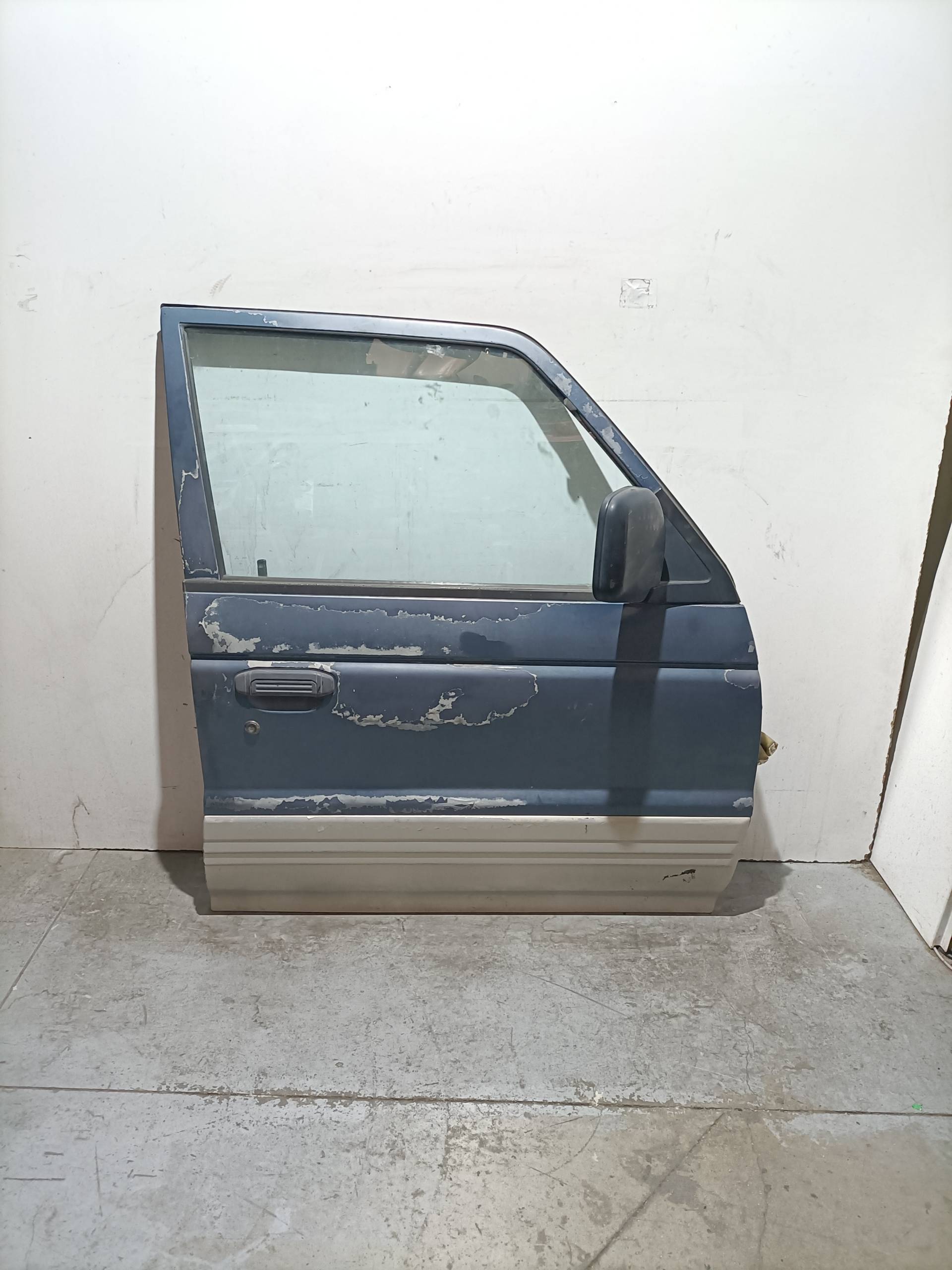 Front Door Right MITSUBISHI MONTERO (V20/V40)