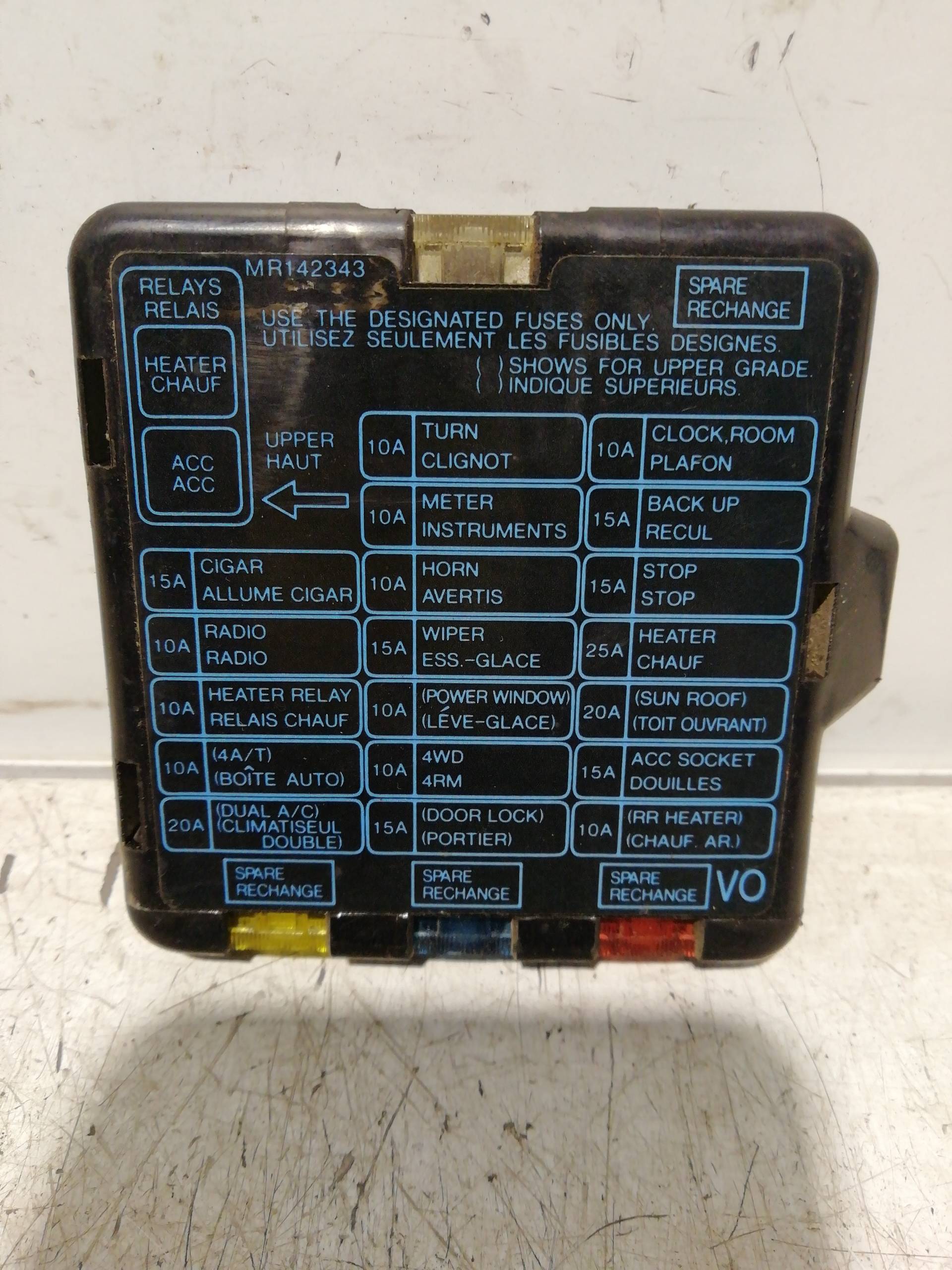 Sicherungs-/Relaiskasten MITSUBISHI MONTERO (V20/V40)