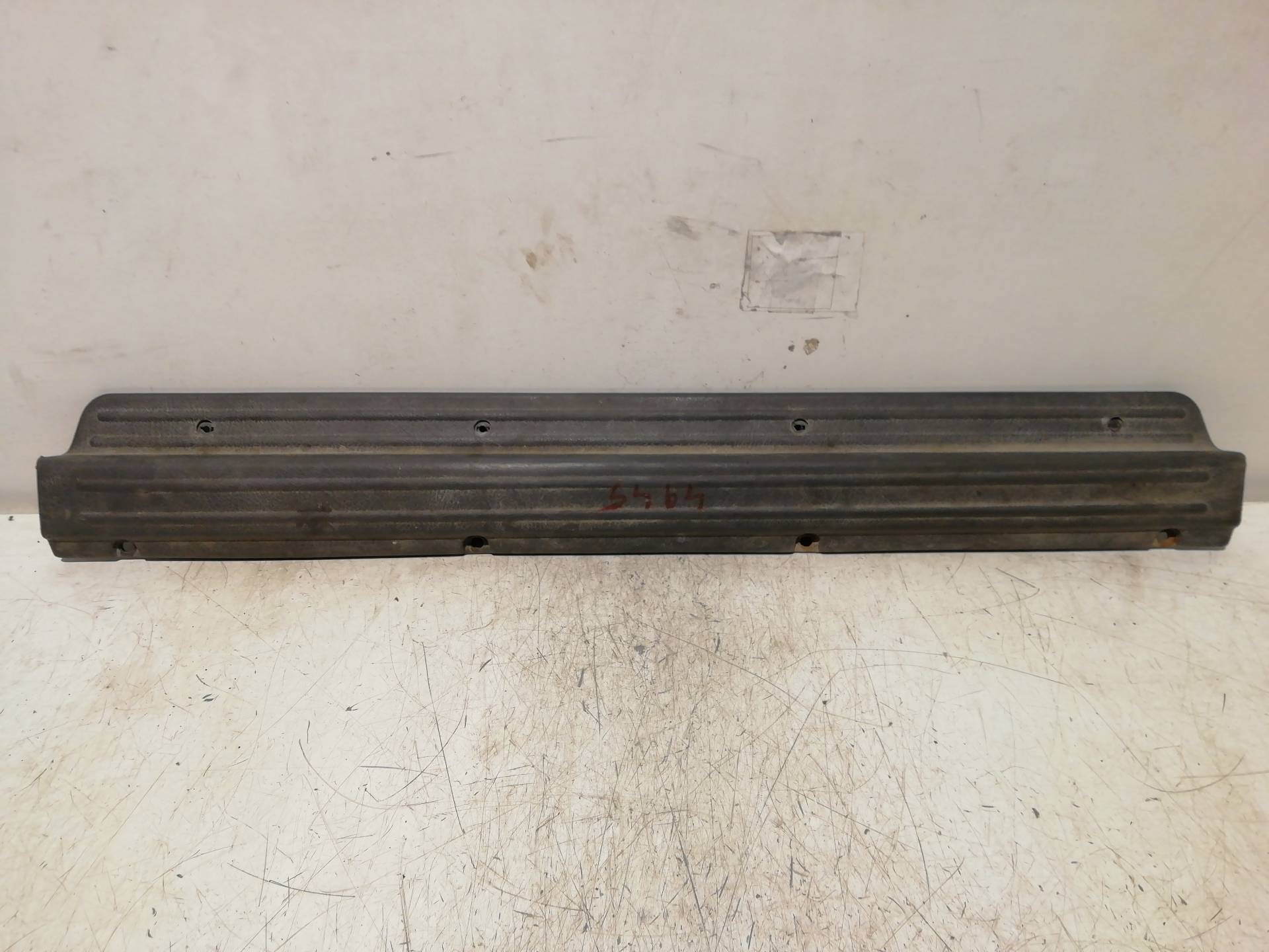 Left kick plate MITSUBISHI MONTERO (V20/V40)