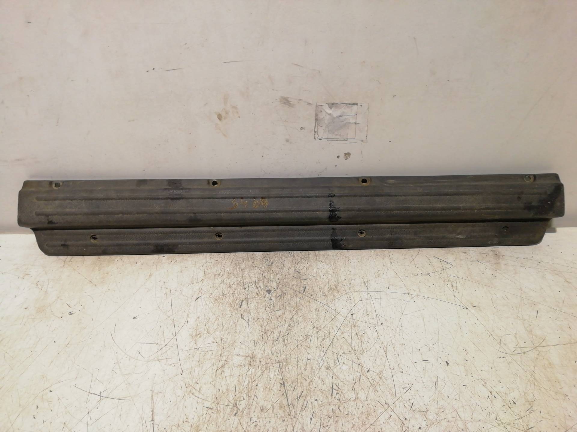 Right kick plate MITSUBISHI MONTERO (V20/V40)