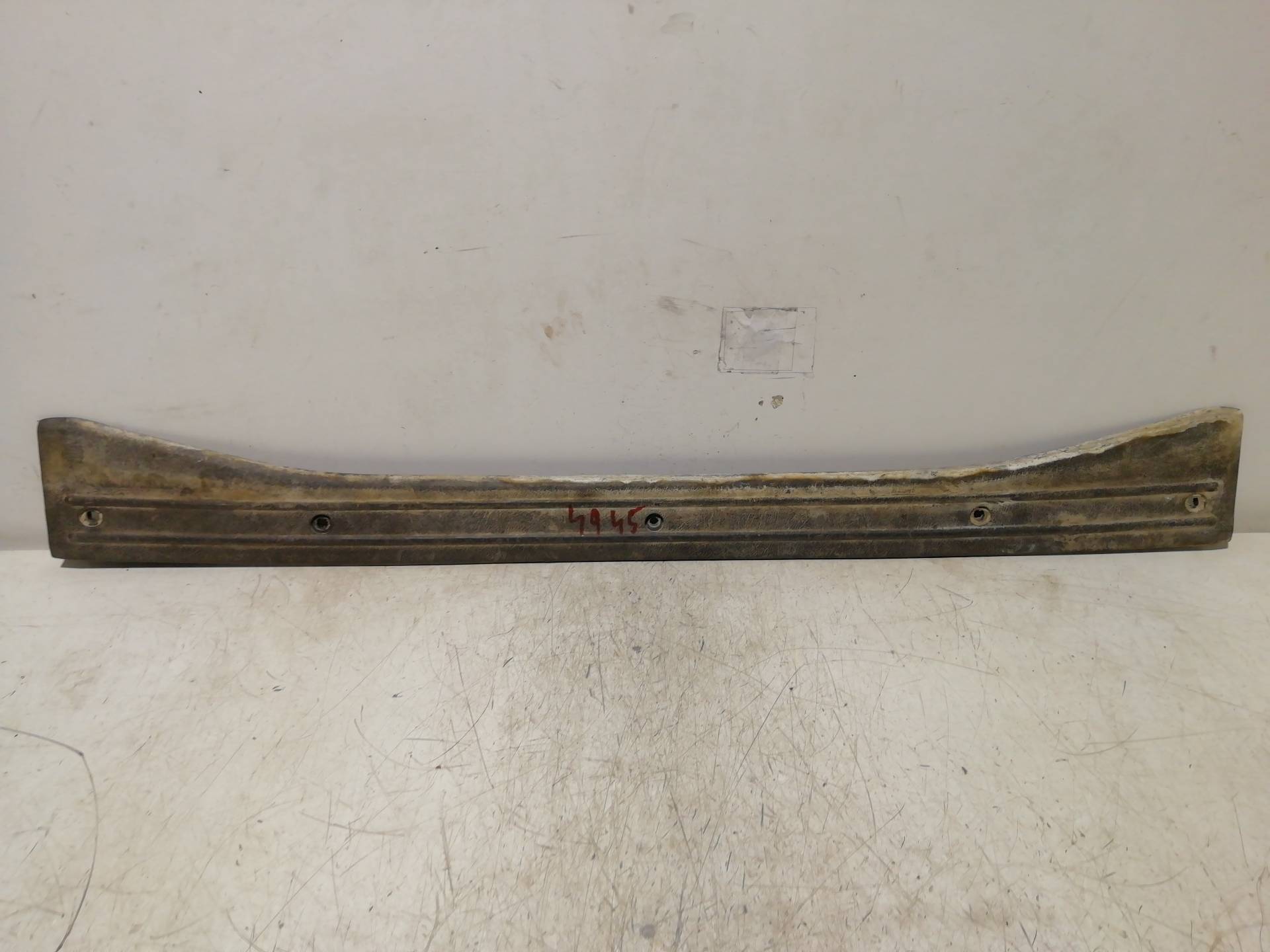 Right kick plate MITSUBISHI MONTERO (V20/V40)
