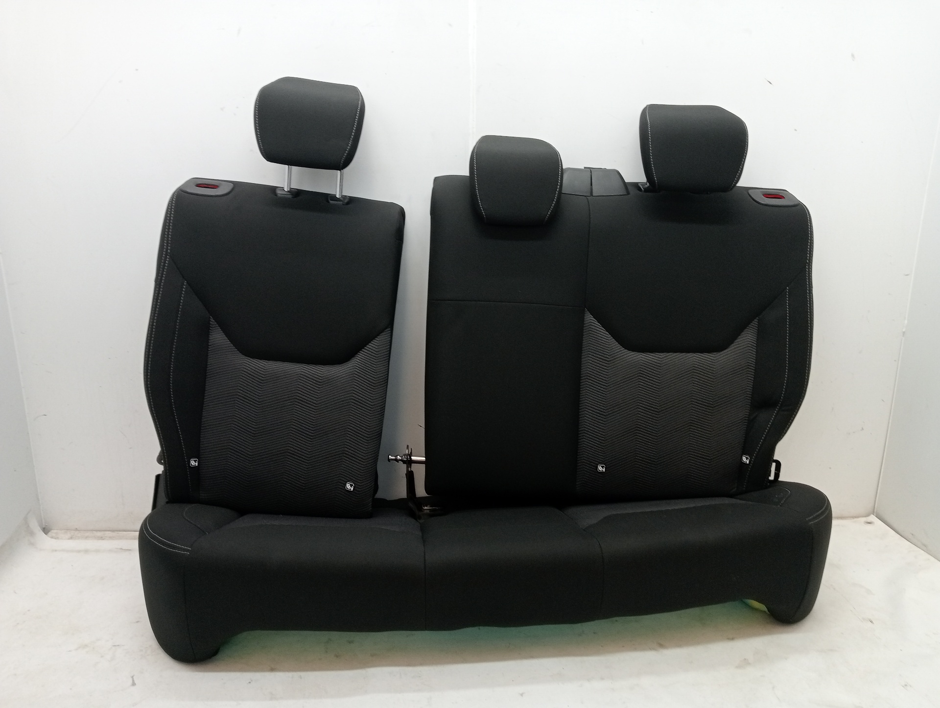 CERRADURA ASIENTOS TRASEROS FORD KA+