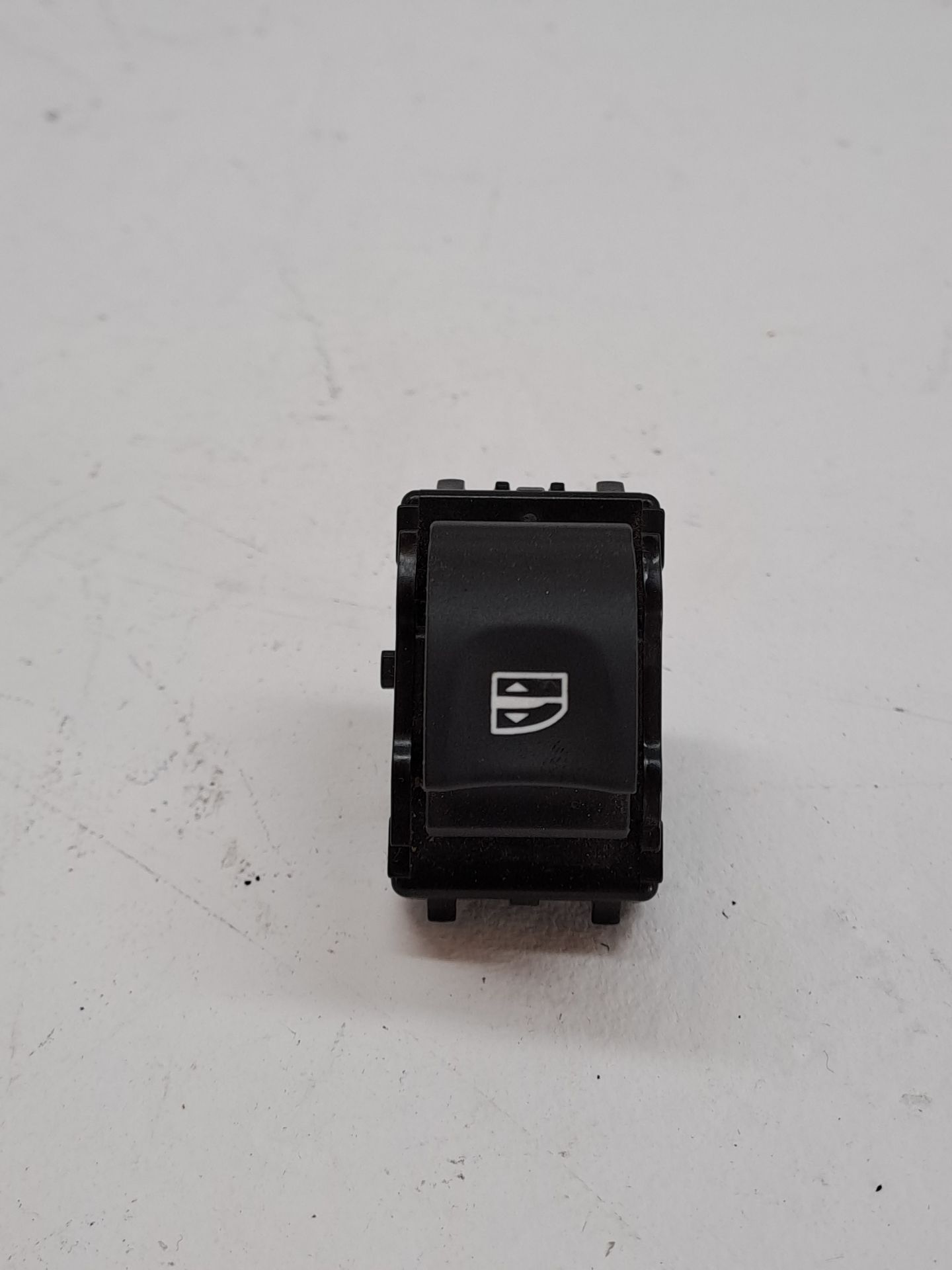 Comando vidro elétrico traseiro direito RENAULT MEGANE III BERLINA 5 P