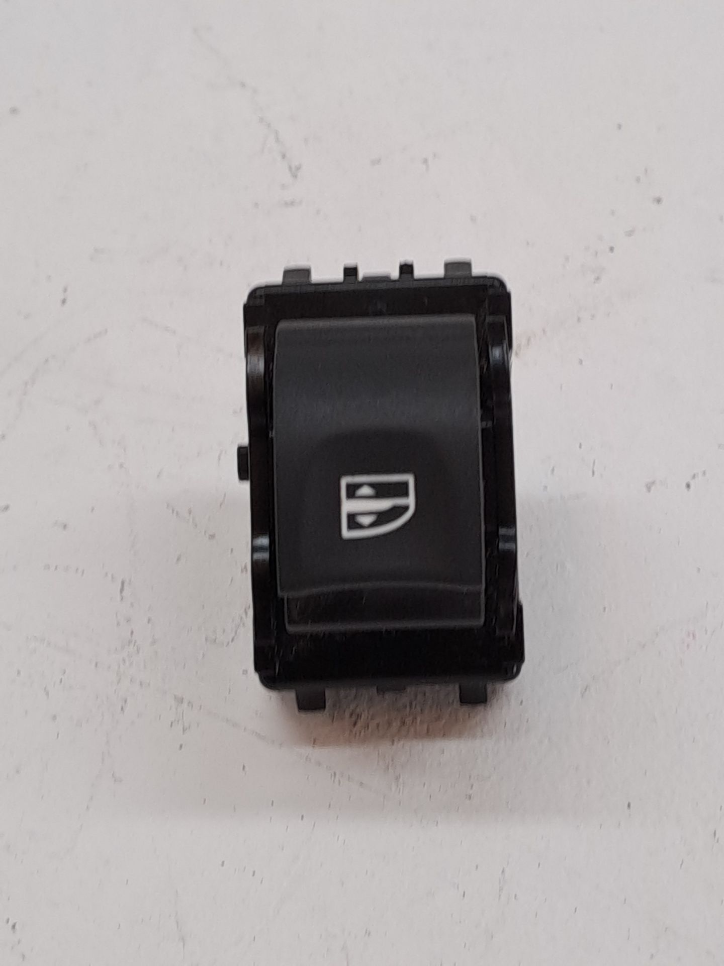 Comando vidro elétrico traseiro esquerdo RENAULT MEGANE III BERLINA 5 P