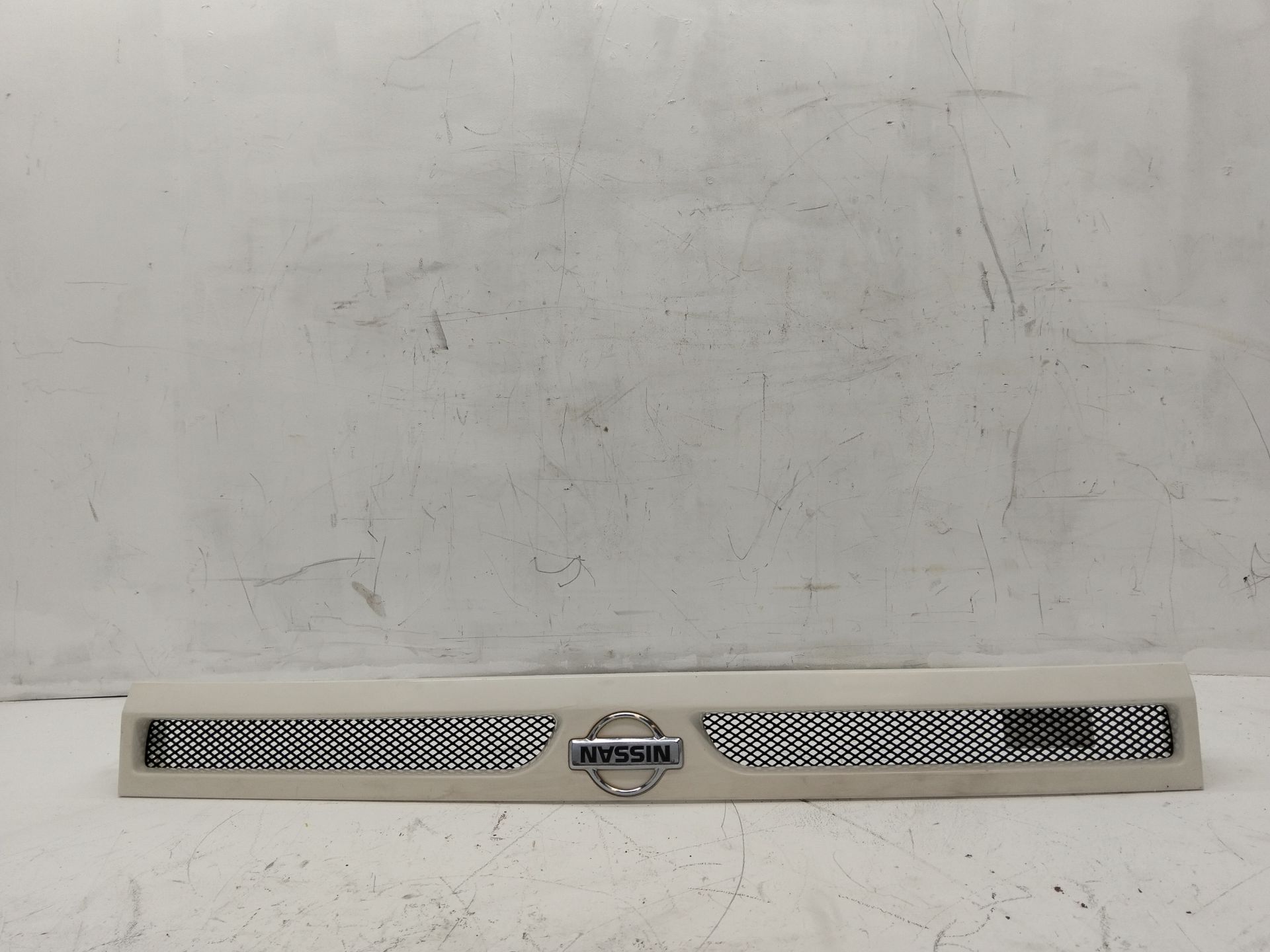 Front Grille NISSAN TRADE