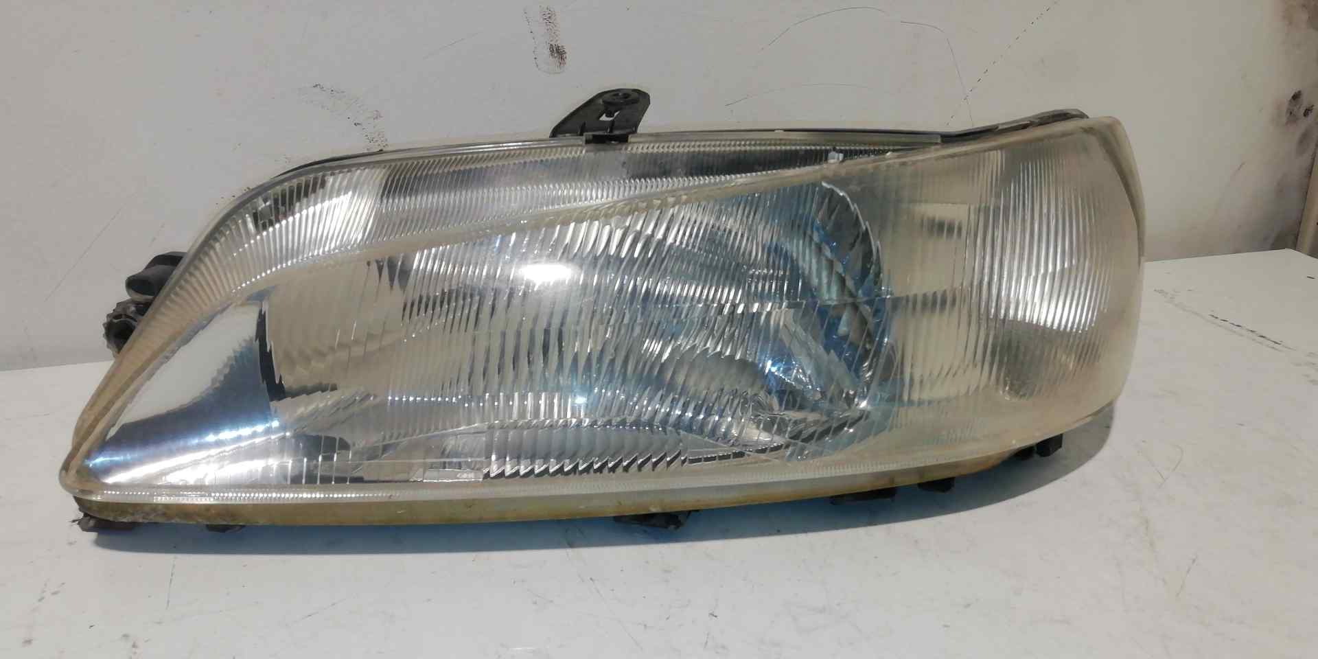 Faro sinistro PEUGEOT 306 BREAK
