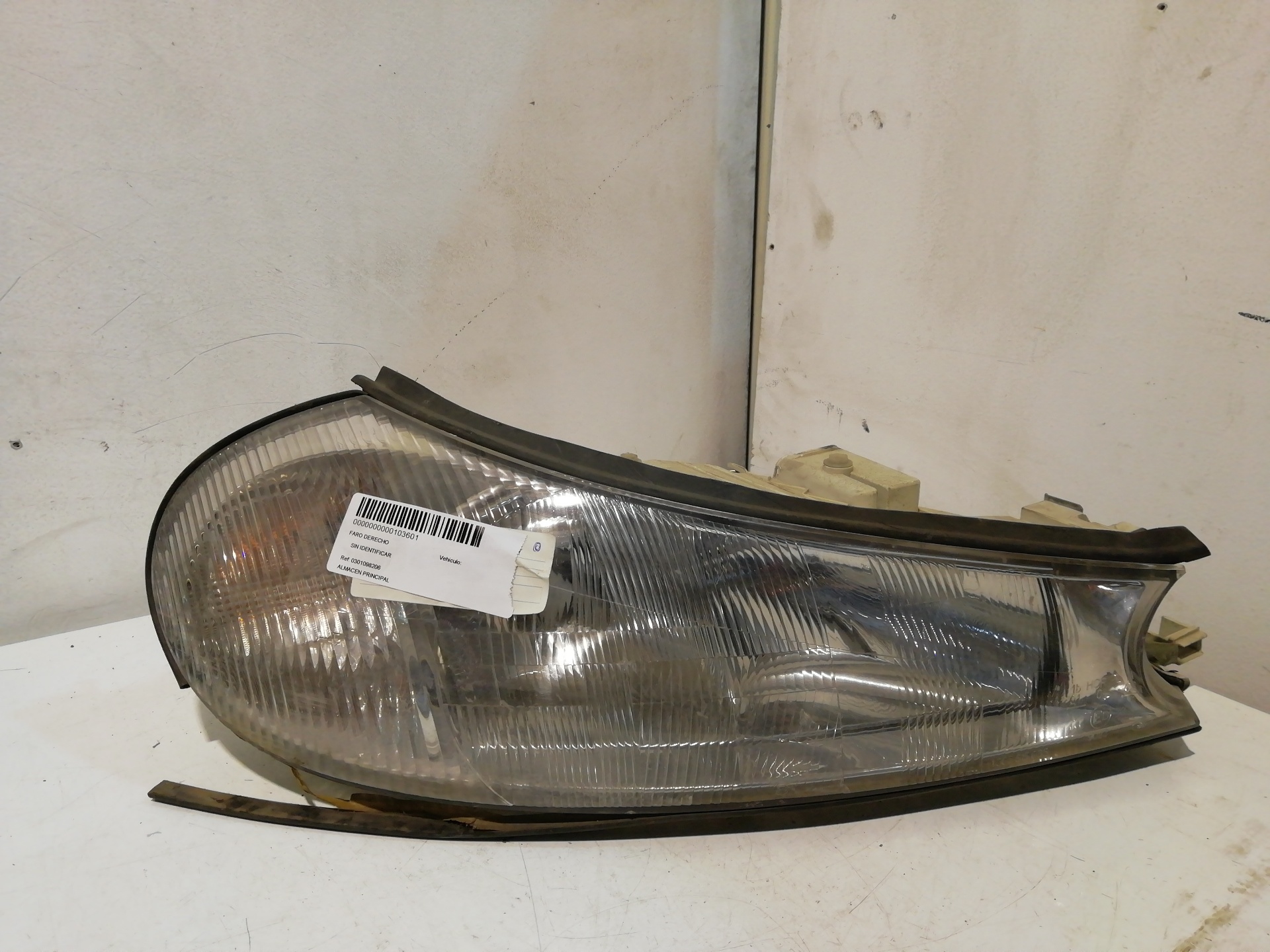 Scheinwerfer rechts DAIHATSU ROCKY HARD TOP (F7, F8)