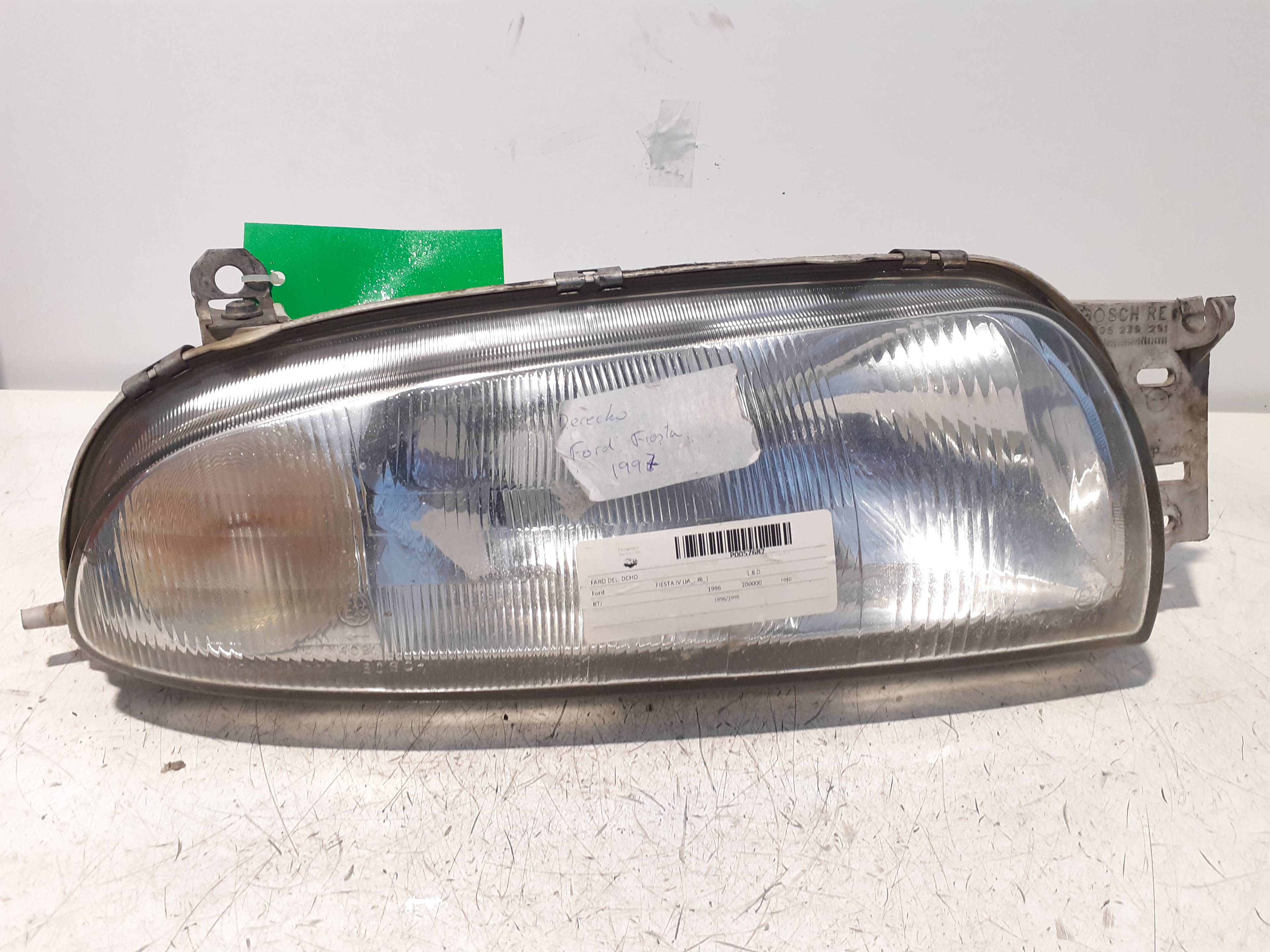 Right headlight FORD FIESTA BERLINA