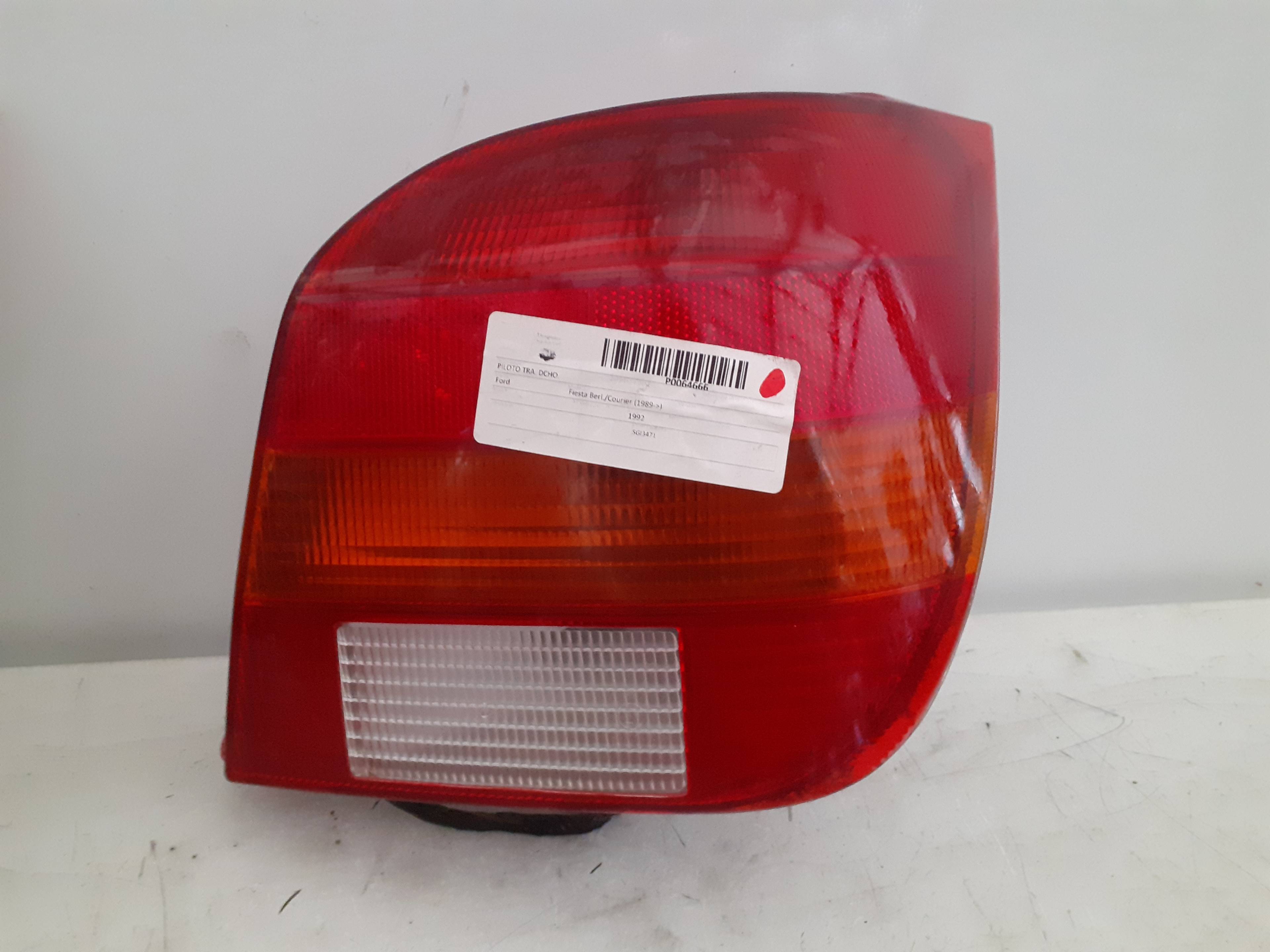 Feu arrière droit FORD FIESTA BERL./EXPRESS