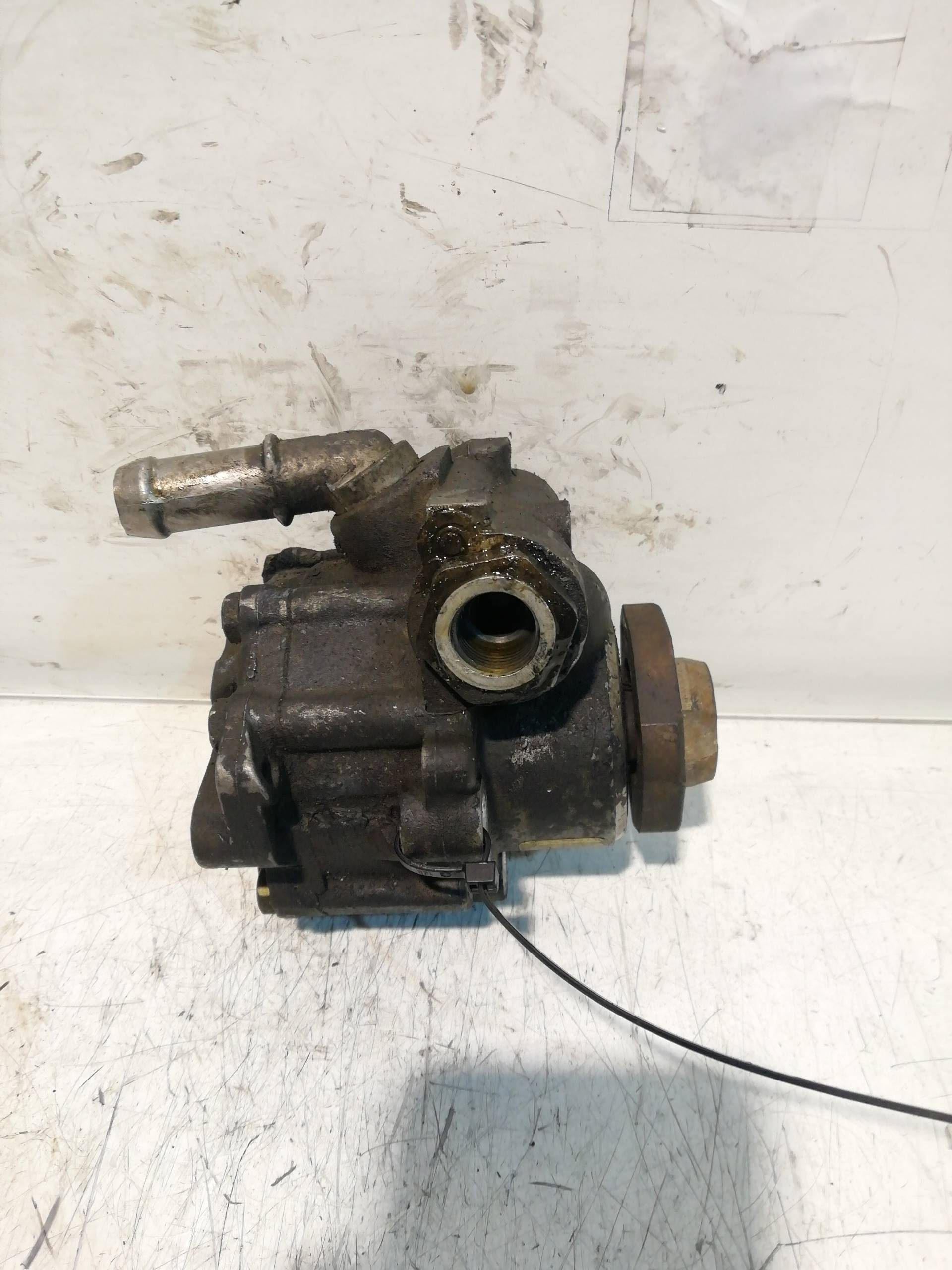 Pompe direction assistée VOLKSWAGEN POLO CLASSIC (6V2)